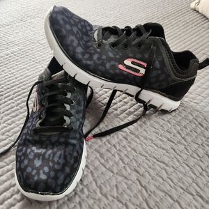 Skechers Tennis Shoes size 8